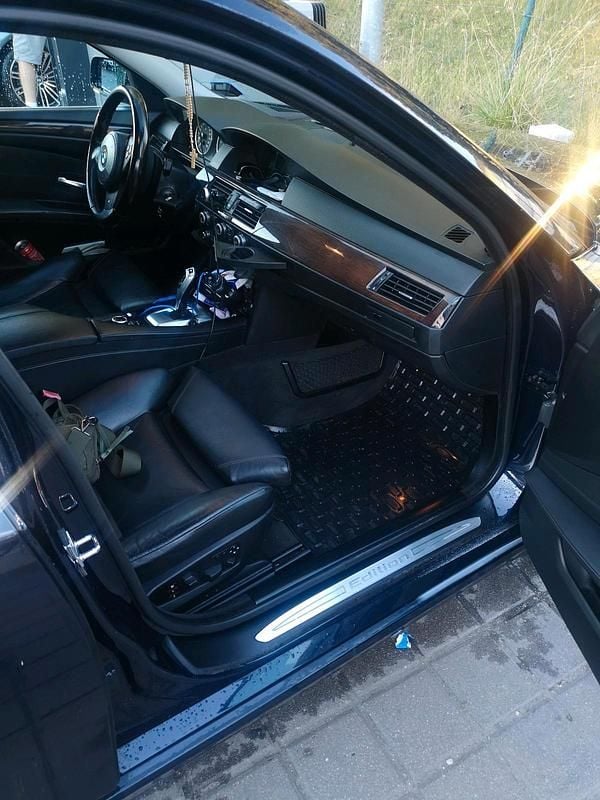 Gebraucht BMW 525 197 PS (144 kW) 2009 Blau Limousine