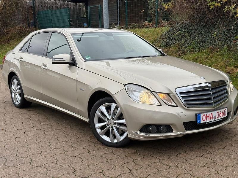 Gold Gebraucht 2011 Mercedes E250 Limousine | 9.999 € (Fairer Preis) - Bild 1/4
