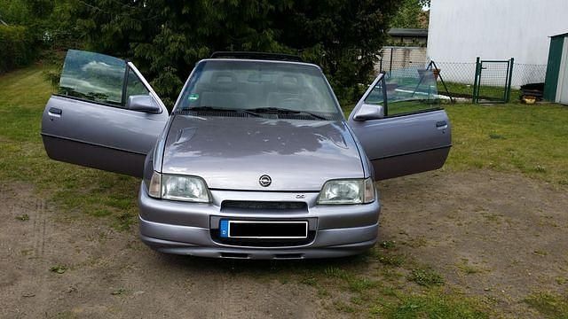 Violett metallic Gebraucht 1990 Opel Kadett Cabrio | 2.200 € - Bild 1/4