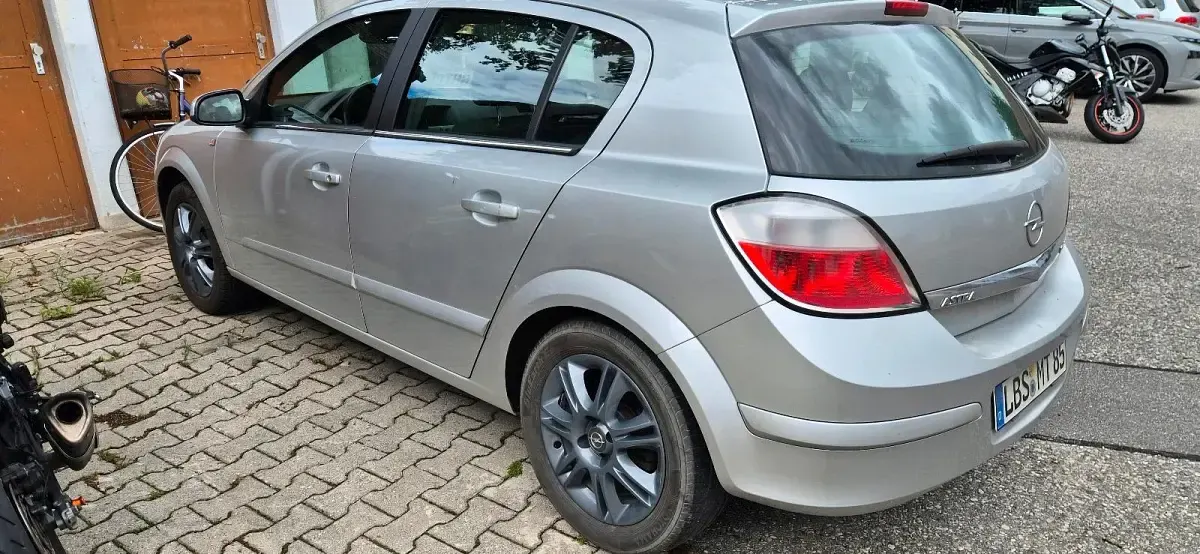 Gebraucht Opel Astra 105 PS (77 kW) 2004 Silber Limousine
