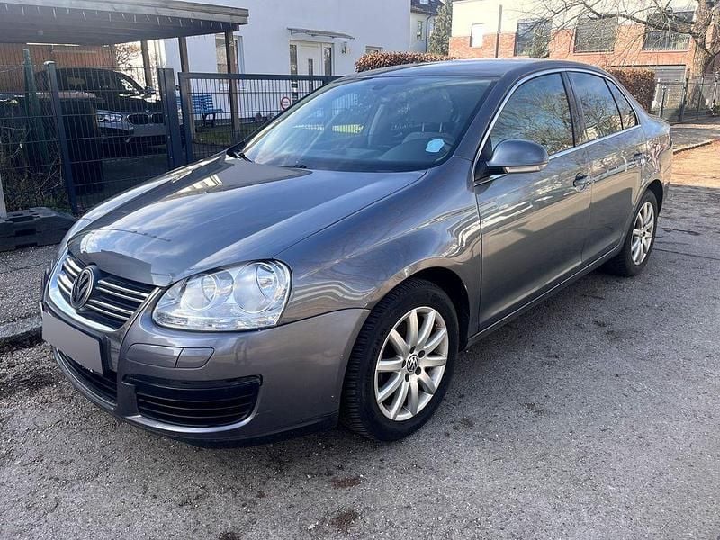 Gebraucht VW Jetta 105 PS (77 kW) 2006 Grau Limousine
