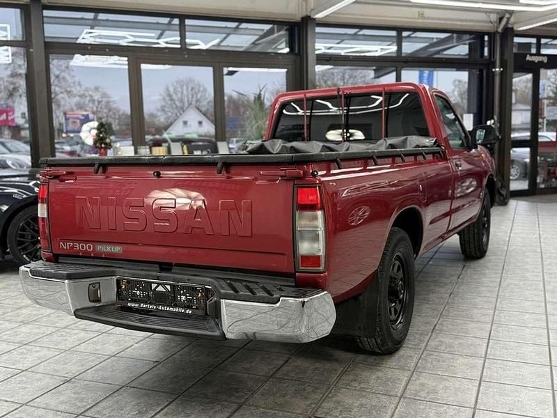 Gebraucht Nissan PickUp 133 PS (97 kW) 2012 Rot Pickup