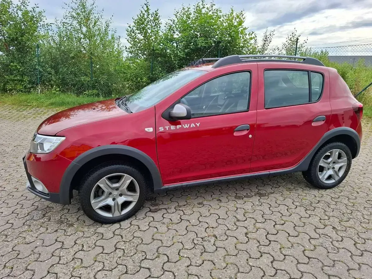 Gebraucht Dacia Sandero Prestige 90 PS (66 kW) 2020 Rot Kleinwagen