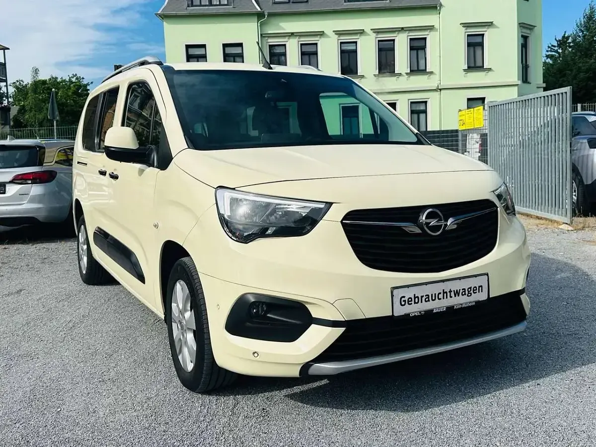 Gebraucht Opel Combo Innovation 131 PS (96 kW) 2020 Nacht schwarz/noir onyx Van / Kleinbus