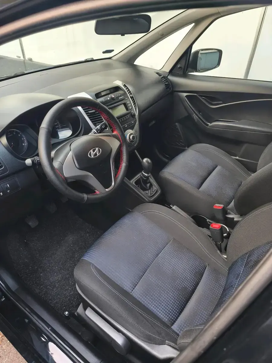 Gebraucht Hyundai ix20 66 PS (48 kW) 2012 Schwarz Kleinwagen