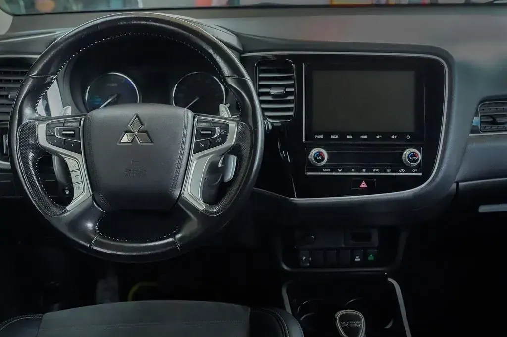 Gebraucht Mitsubishi Outlander P-HEV 135 PS (99 kW) 2020 Schwarz SUV