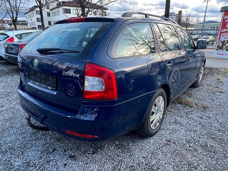 Gebraucht Skoda Octavia Classic 102 PS (75 kW) 2011 Blau Kombi