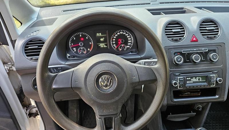 Second-hand VW Caddy 102 CP (75 kW) 2013 Alb Monovolum