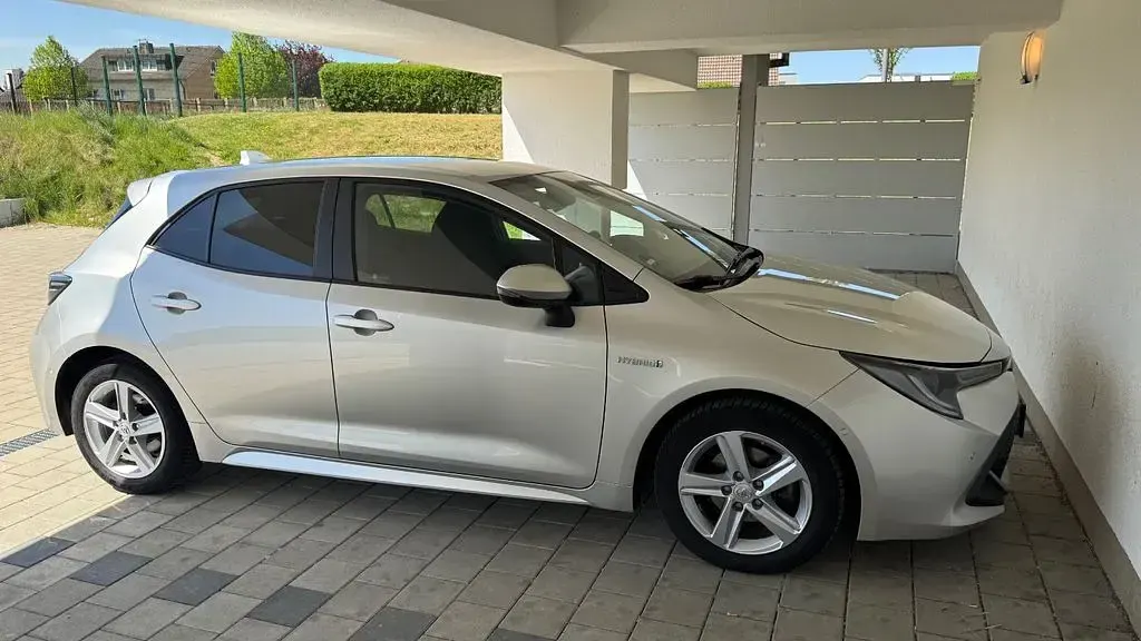Gebraucht Toyota Corolla Club 122 PS (89 kW) 2019 Silber Limousine