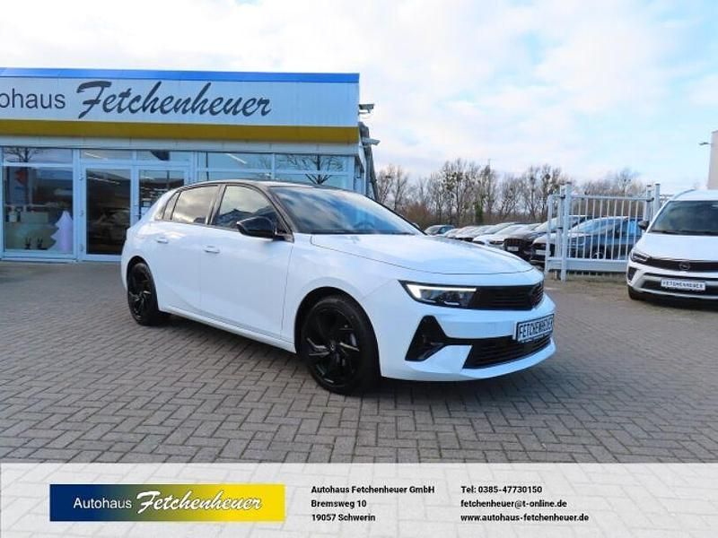 Weiss Gebraucht 2024 Opel Astra Limousine | 21.990 € (Guter Preis) - Bild 1/4