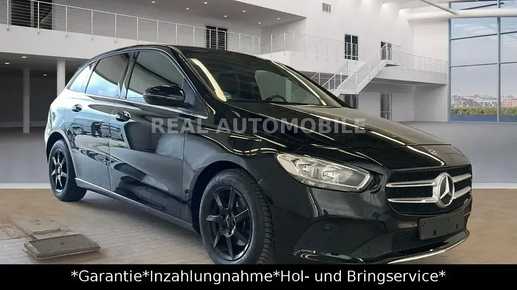 Gebraucht Mercedes B180 116 PS (85 kW) 2020 Schwarz Kleinwagen