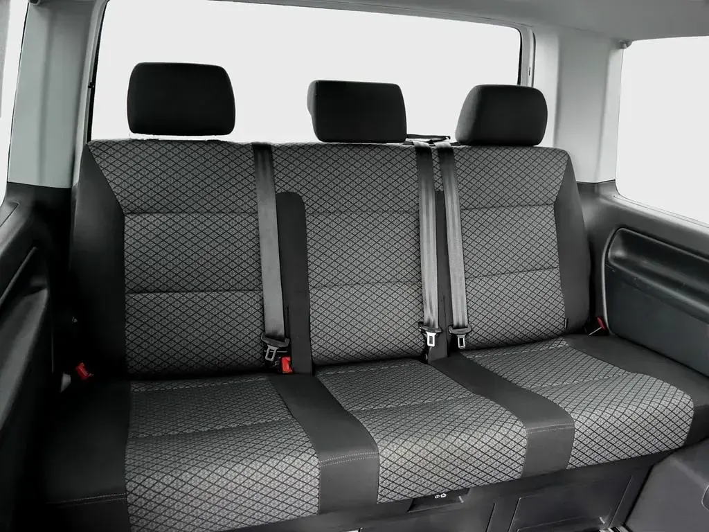 Second-hand VW Multivan Family 150 CP (110 kW) 2021 Alb Monovolum