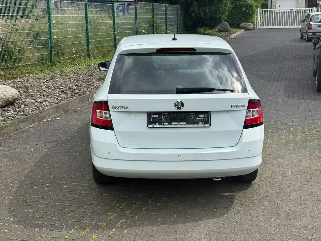 Gebraucht Skoda Fabia Joy 75 PS (55 kW) 2015 Weiß Kombi