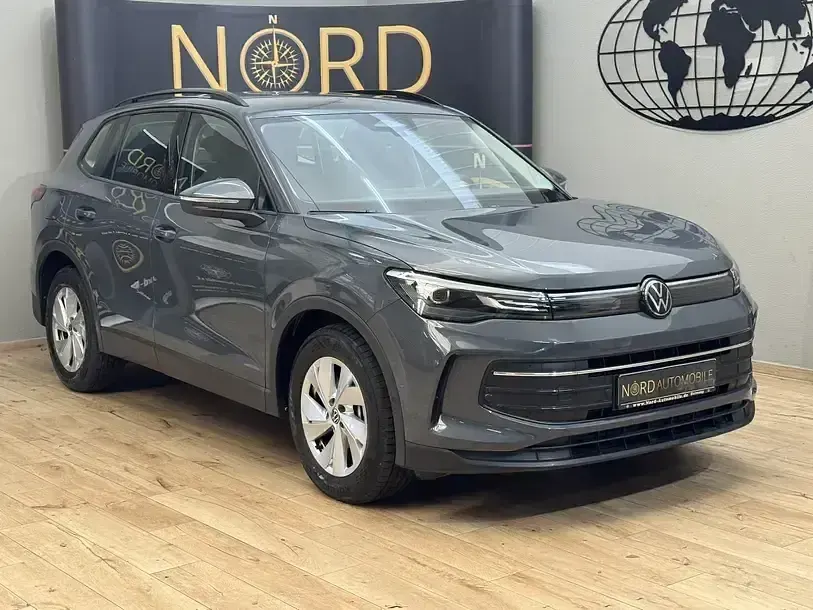 Second-hand VW Tiguan Life 150 CP (110 kW) 2025 Gri SUV
