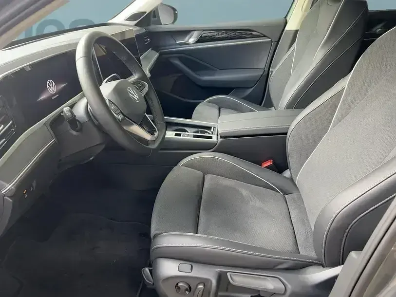 Gebraucht VW Passat 150 PS (110 kW) 2025 Grau Kombi