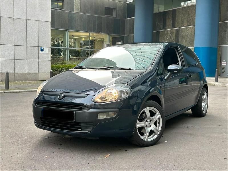 Blau Gebraucht 2012 Fiat Grande Punto Kleinwagen | 2.600 € (Guter Preis) - Bild 1/4