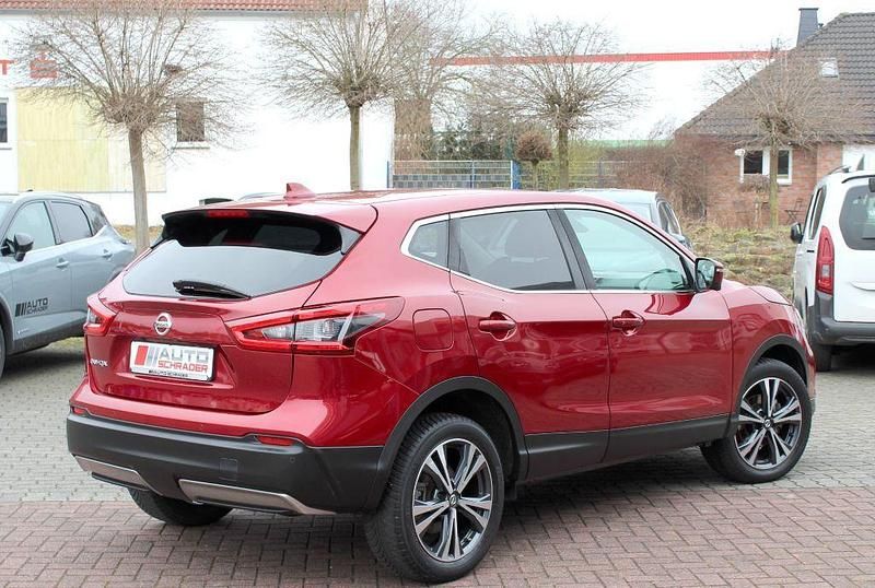 Gebraucht Nissan Qashqai N-Connecta 116 PS (85 kW) 2018 Rot SUV