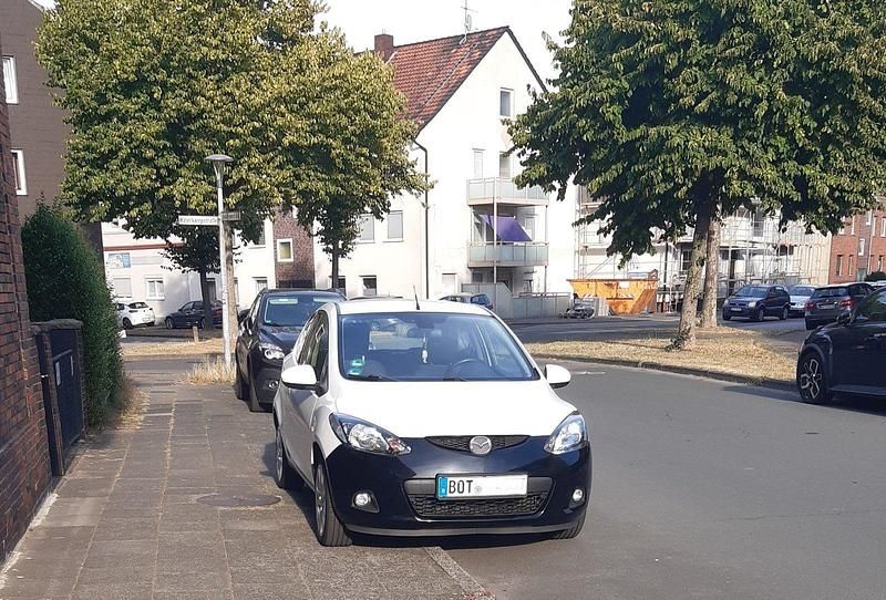 Weiß Gebraucht 2008 Mazda 2 Kleinwagen | 999 € (Fairer Preis) - Bild 1/4