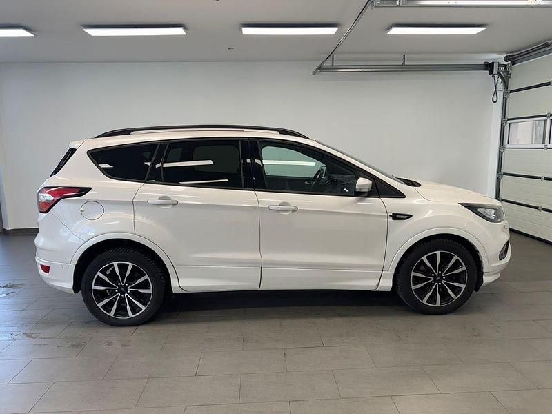 Gebraucht Ford Kuga ST-Line 120 PS (88 kW) 2019 Weiß SUV