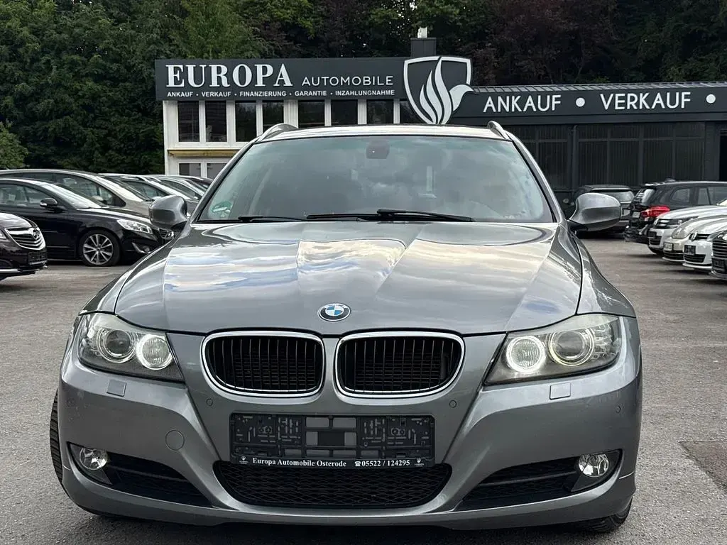 Gebraucht BMW 320 Lifestyle 184 PS (135 kW) 2012 Grau Kombi