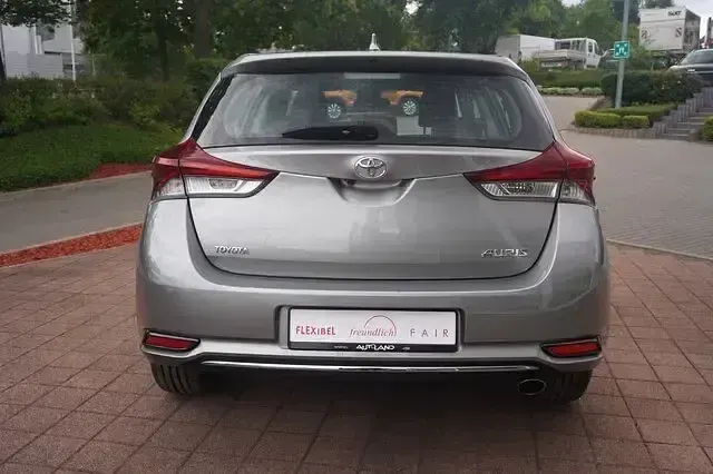 Gebraucht Toyota Auris Edition 116 PS (85 kW) 2016 New medium silver/ grey Limousine