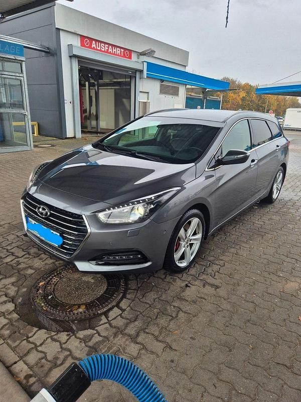 Grau Gebraucht 2016 Hyundai i40 Style Kombi | 10.500 € (Fairer Preis) - Bild 1/4