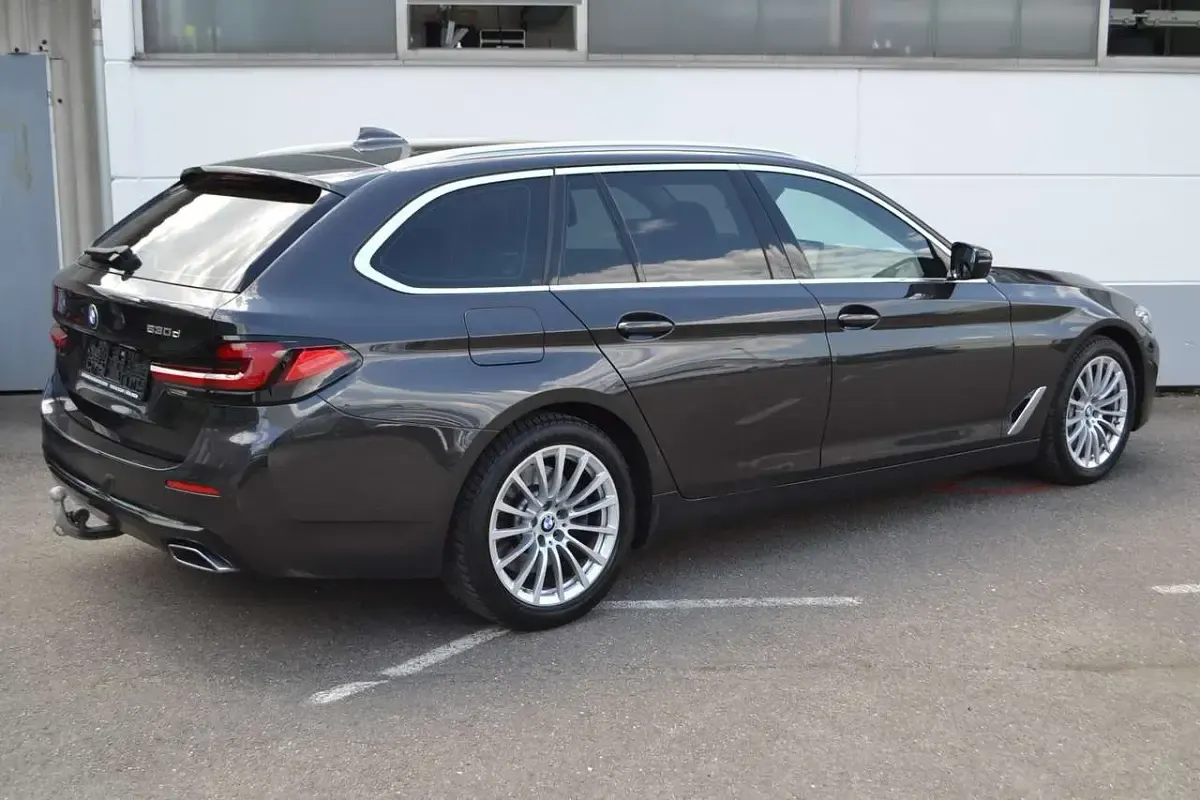 Gebraucht BMW 530 Luxury Line 286 PS (210 kW) 2023 Sophistograu brillanteffekt Kombi