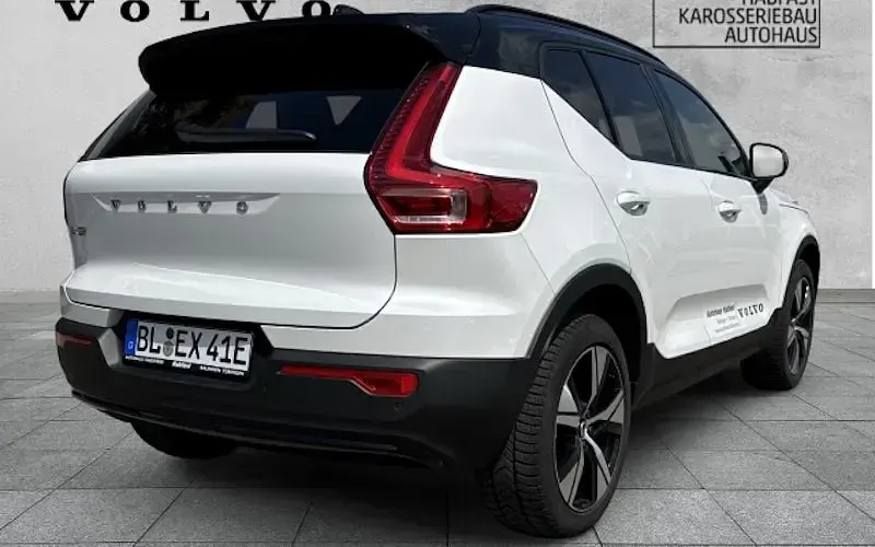 Używany Volvo EX40 Plus 300 kW (408 KM) 2025 Biały SUV