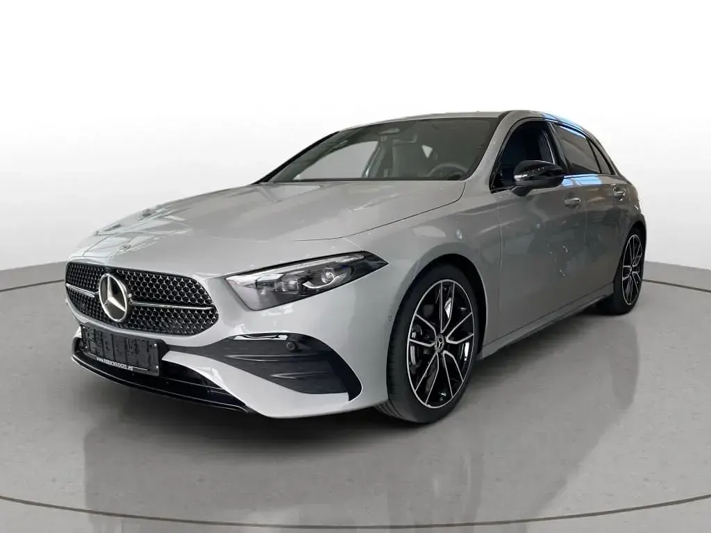 Gebraucht Mercedes A200 AMG line 150 PS (110 kW) 2025 Grau Limousine