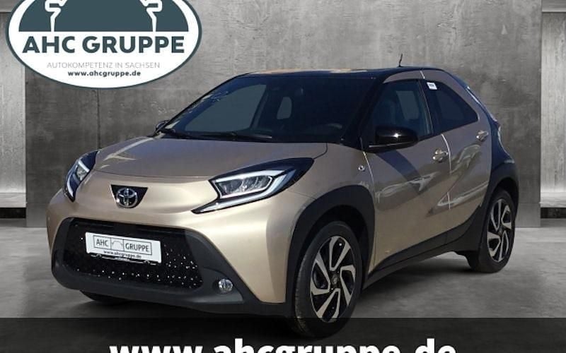Neu Toyota Aygo X 72 PS (52 kW) 2025 Beige SUV
