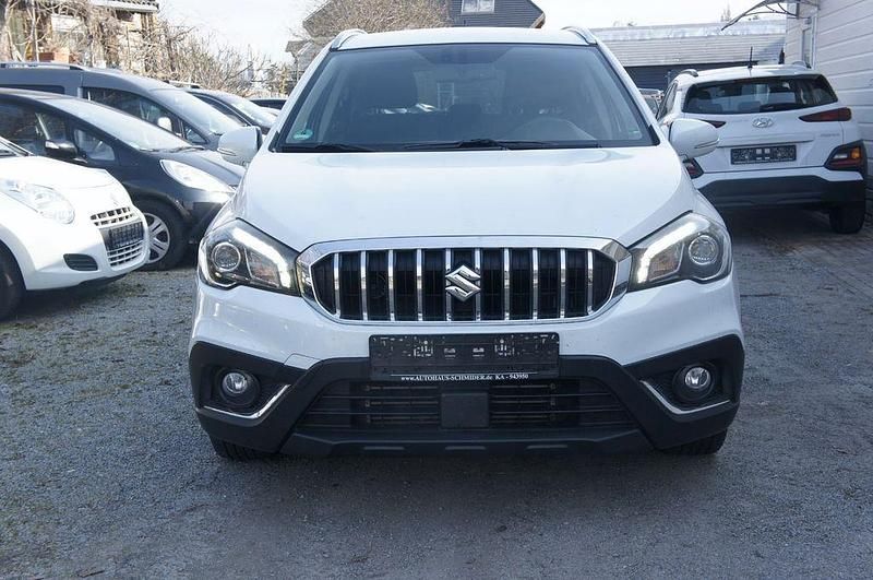 Weiß Gebraucht 2016 Suzuki SX4 S-Cross Comfort SUV | 12.700 € (Guter Preis) - Bild 1/4