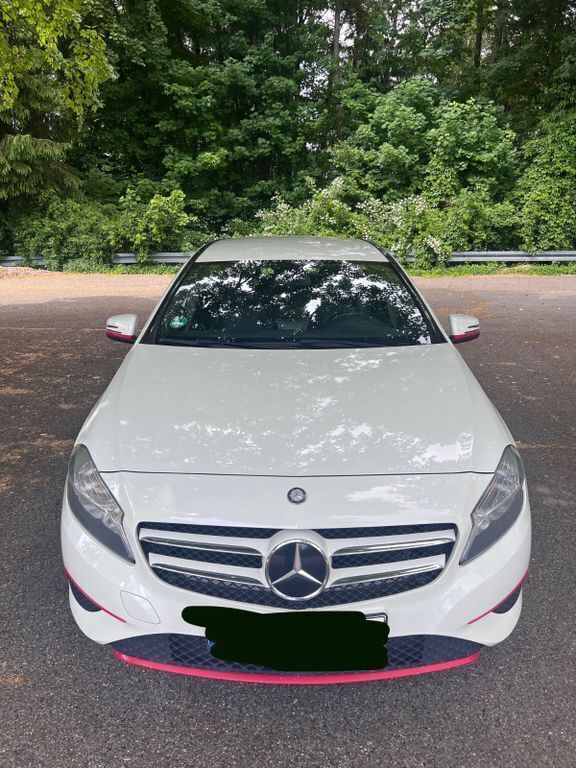 Weiß Gebraucht 2014 Mercedes A180 Limousine | 10.899 € (Fairer Preis) - Bild 1/4
