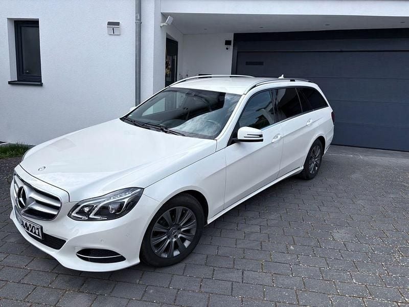Gebraucht Mercedes E220 Edition 170 PS (125 kW) 2016 Weiß Limousine