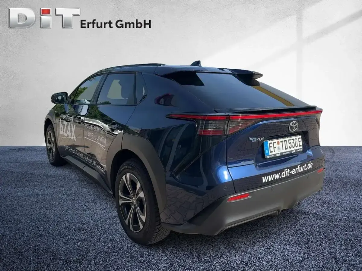 Gebraucht Toyota bZ4X Team 150 kW (204 PS) 2024 Blau SUV