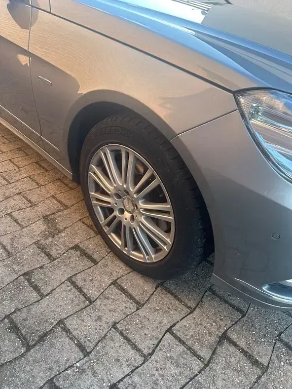 Gebraucht Mercedes E250 Elegance 204 PS (150 kW) 2011 Grau Limousine