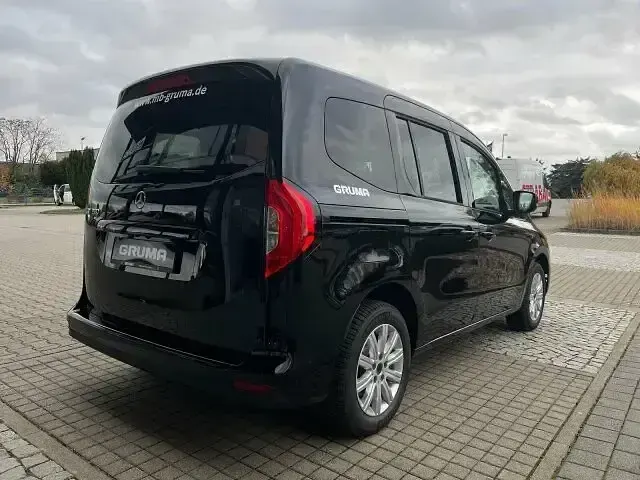 Gebraucht Mercedes EQT200 Style 89 kW (122 PS) 2023 Loparitschwarz Van / Kleinbus