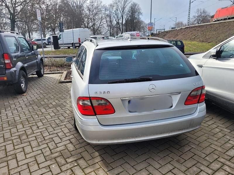 Gebraucht Mercedes E220 Avantgarde 170 PS (125 kW) 2007 Silber Limousine