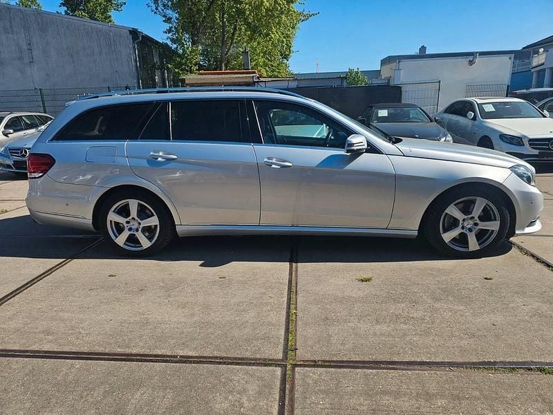 Second-hand Mercedes E350 252 CP (185 kW) 2014 Argintiu Berlinǎ