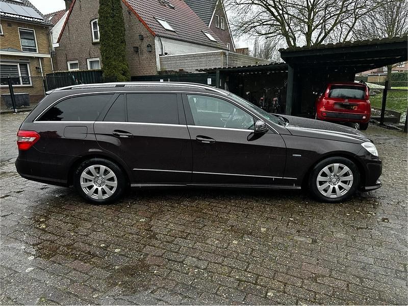 Gebraucht Mercedes E300 204 PS (150 kW) 2010 Braun Kombi