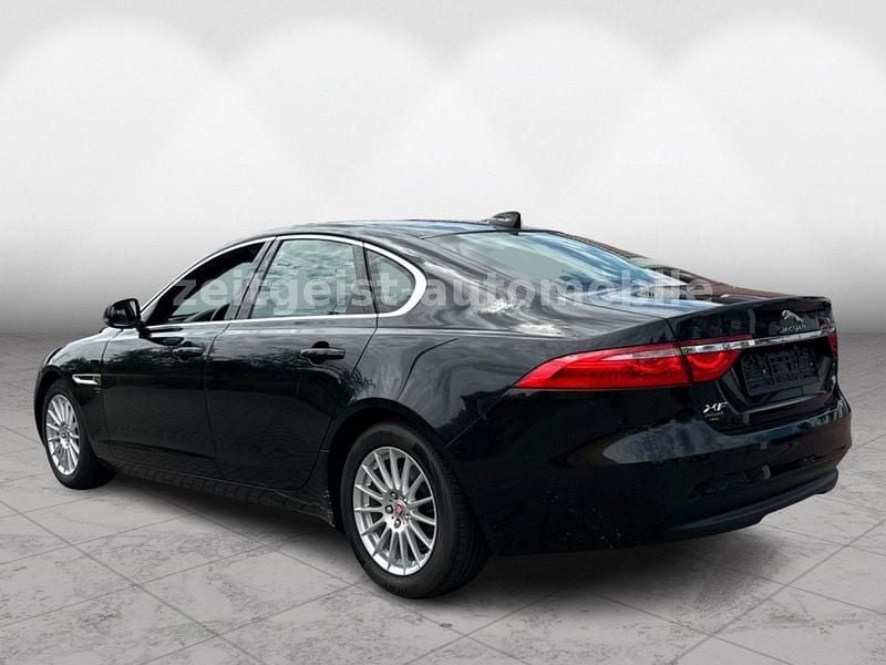 Second-hand Jaguar XF 179 CP (131 kW) 2018 Negru Berlinǎ