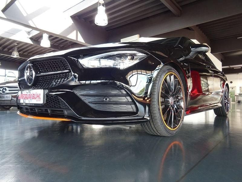 Schwarz Gebraucht 2020 Mercedes CLA250 AMG line Limousine | 30.980 € (Fairer Preis) - Bild 1/4