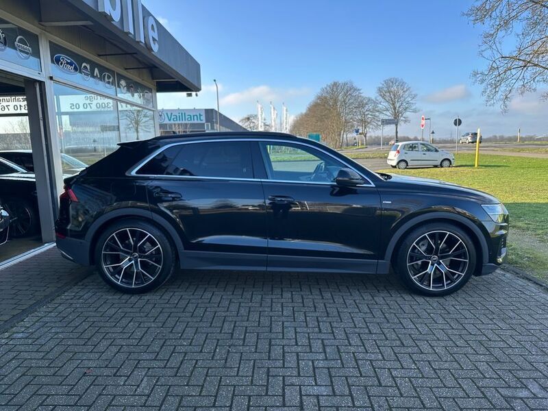 Gebraucht Audi Q8 S-Line 286 PS (210 kW) 2022 Mythosschwarz metallic SUV