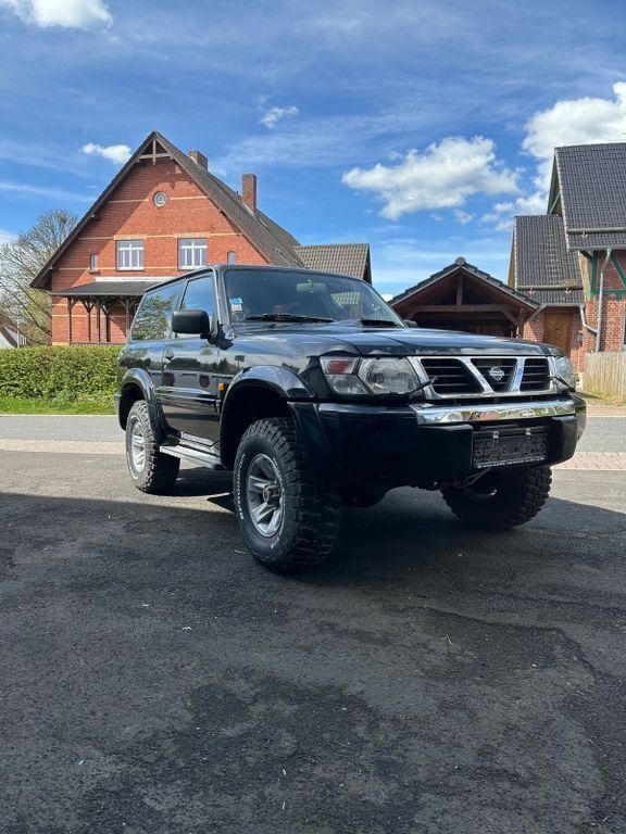 Schwarz Gebraucht 2000 Nissan Patrol SUV | 18.500 € (Fairer Preis) - Bild 1/4