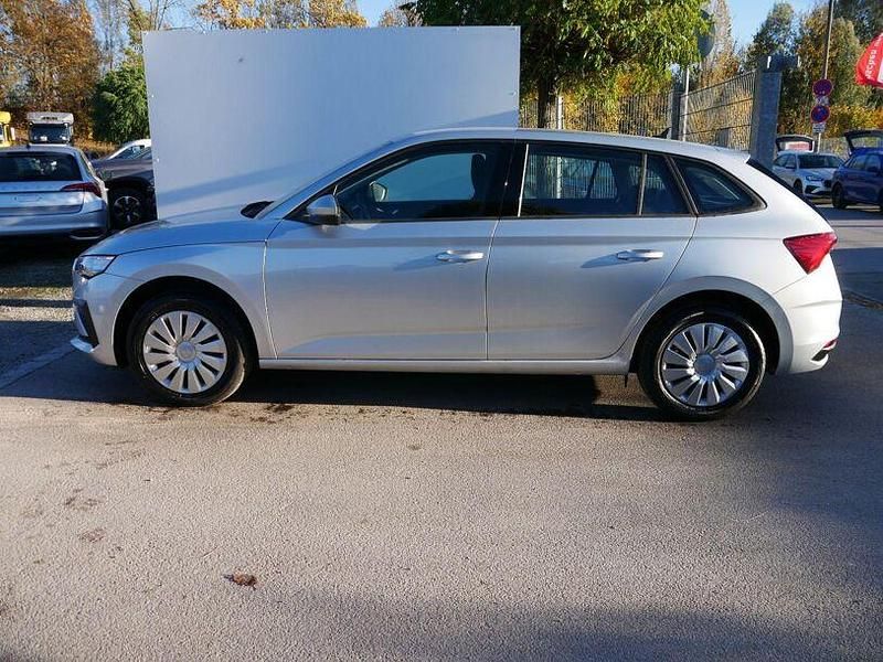 Neu Skoda Scala 2026 Silber Kleinwagen
