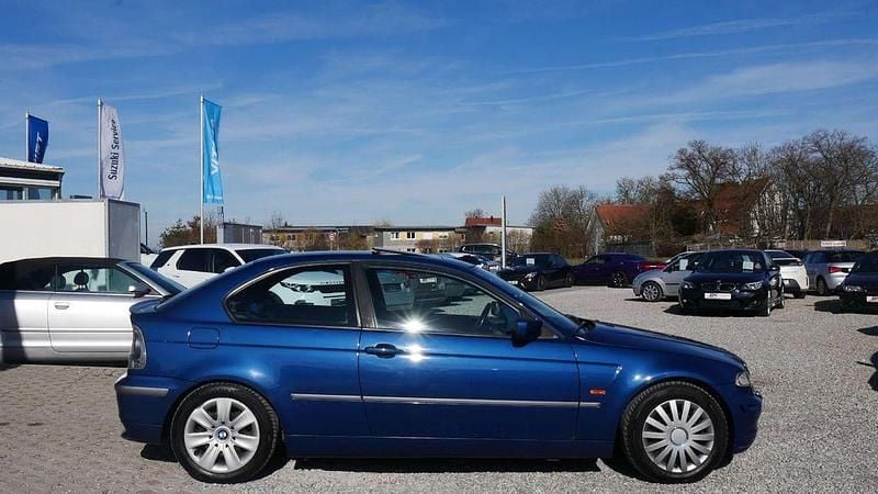 Gebraucht BMW 325 192 PS (141 kW) 2002 Blau Kleinwagen