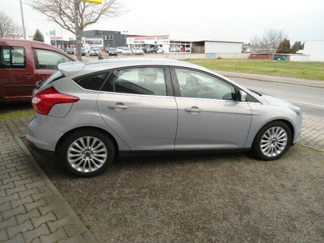 Gebraucht Ford Focus Titanium 150 PS (110 kW) 2011 Micastonesilber metallic Limousine