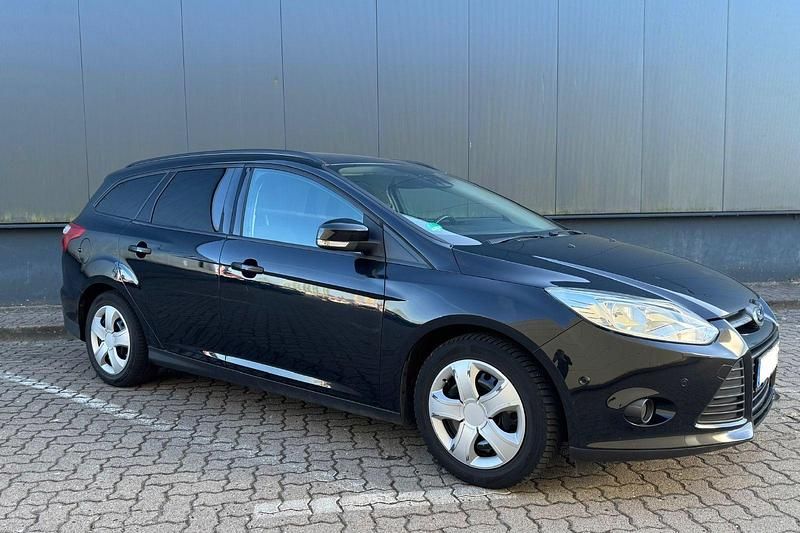 Gebraucht Ford Focus SYNC Edition 125 PS (91 kW) 2014 Schwarz Kombi