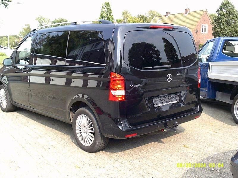 Gebraucht Mercedes V220 163 PS (119 kW) 2018 Schwarz Van / Kleinbus