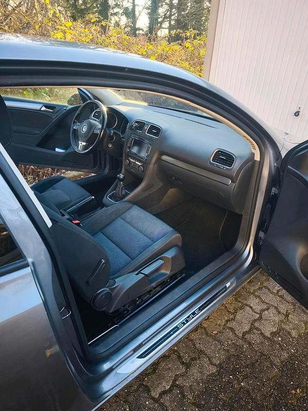 Gebraucht VW Golf VI Style 86 PS (63 kW) 2011 Grau Kleinwagen