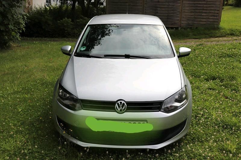 Silber Gebraucht 2010 VW Polo Kleinwagen | 8.150 € (Etwas zu teuer) - Bild 1/4